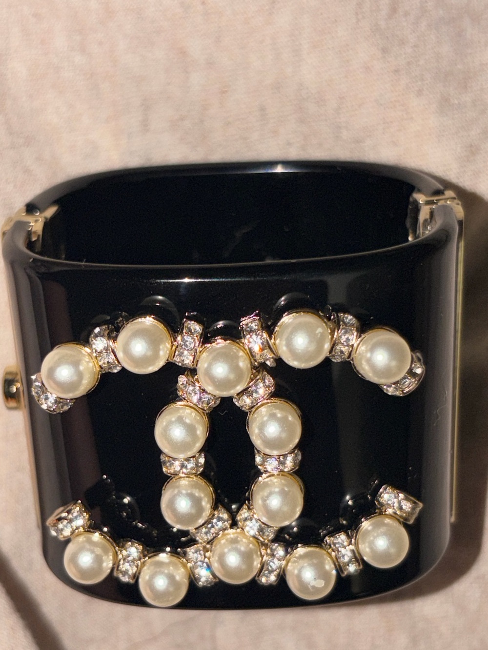 🐚🖤  CC Cuff  🖤🪩